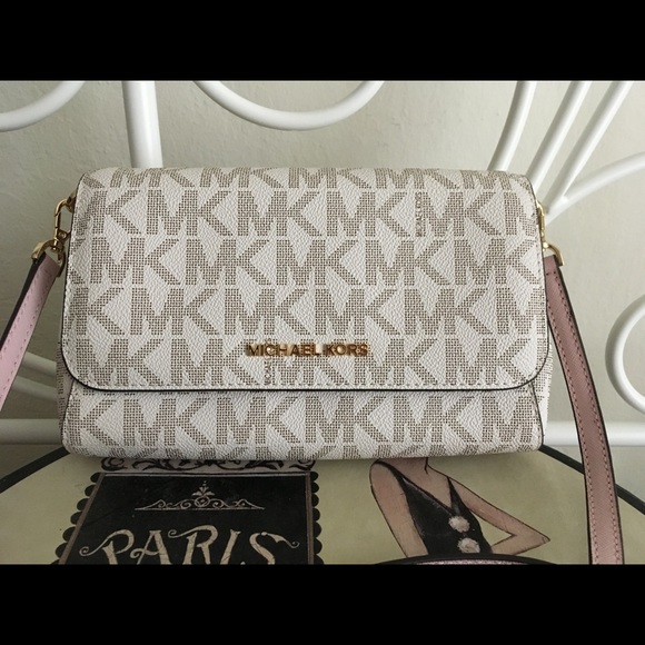 ***SOLD***NEW Michael Kors Crossbody Bag - Picture 2 of 8
